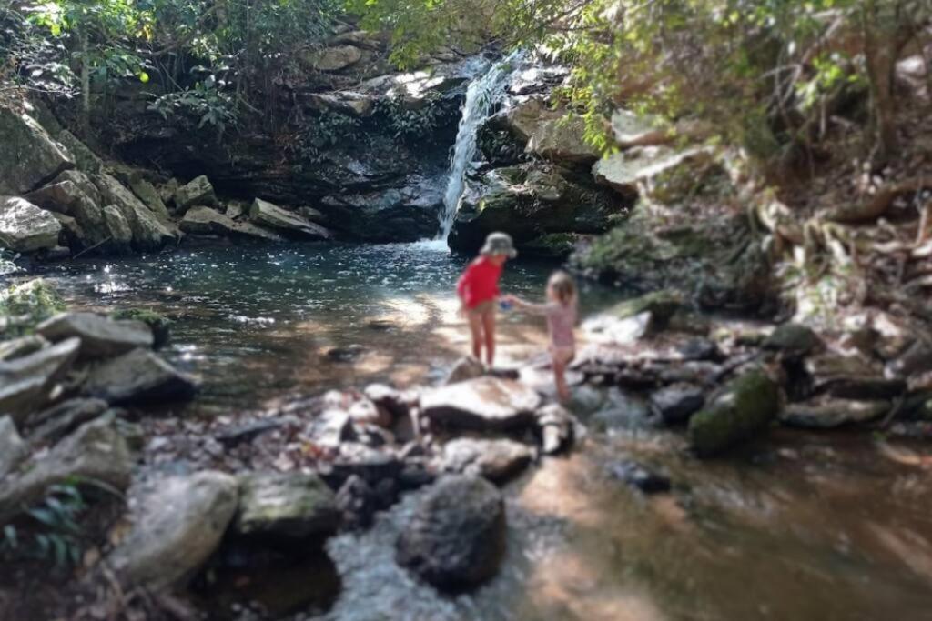 Chale Mirante, Piscina, Cachoeira, Lago E Vista Espetacular Alexania المظهر الخارجي الصورة